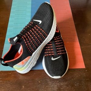 Women’s Nike epic react phantom